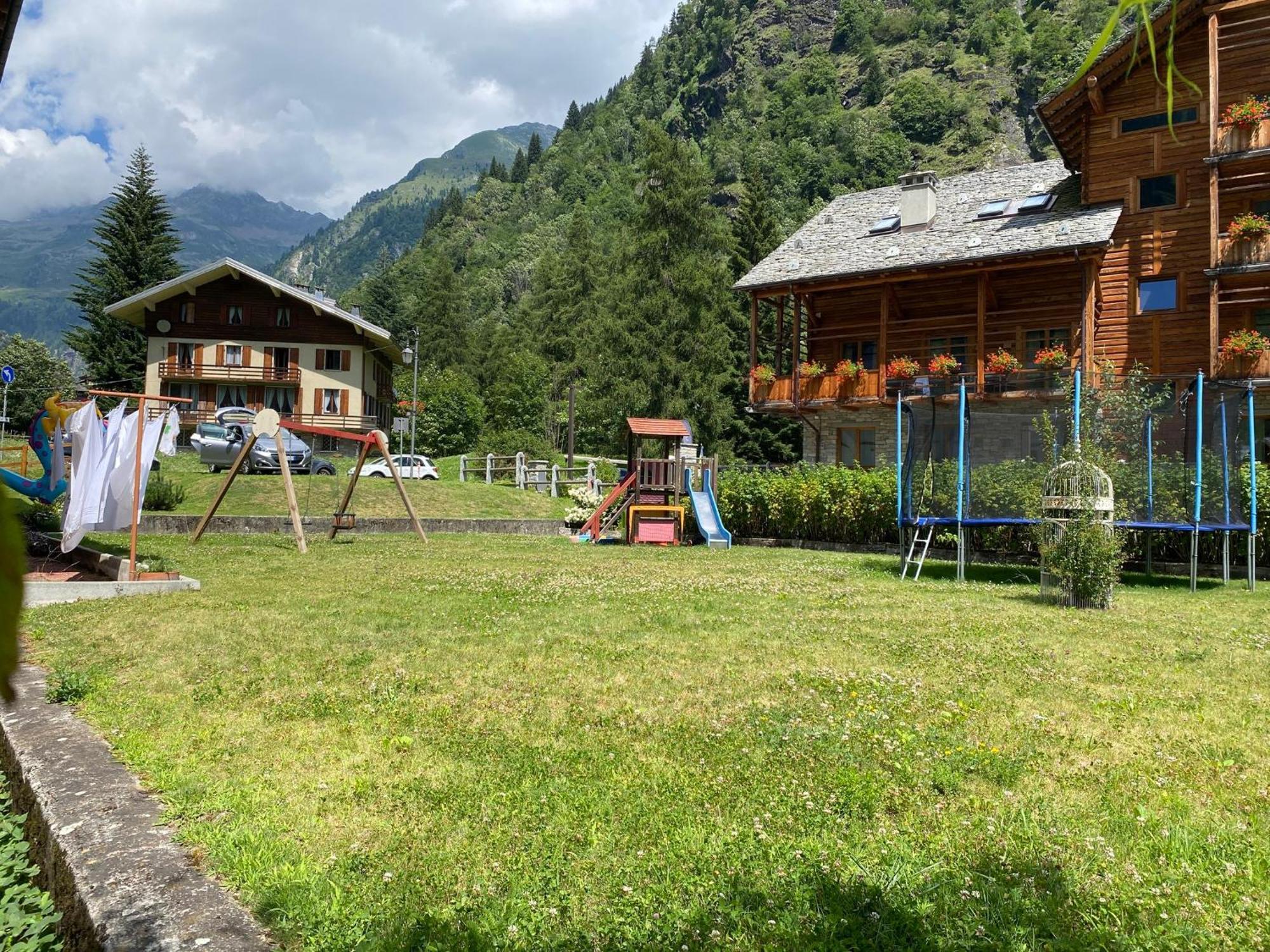 L'Aria Di Casa Acomodação com café da manhã Alagna Valsesia Exterior foto