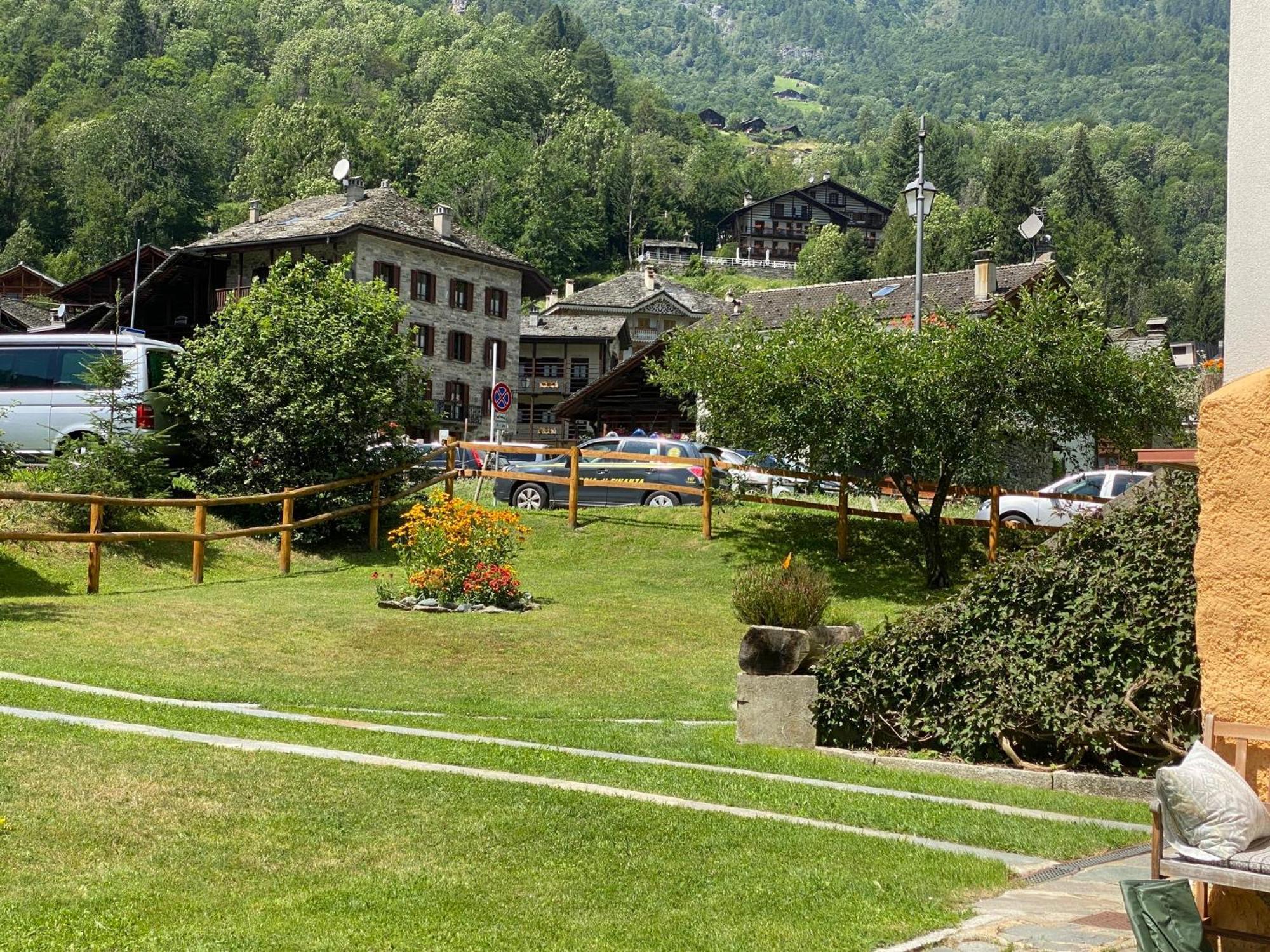 L'Aria Di Casa Acomodação com café da manhã Alagna Valsesia Exterior foto